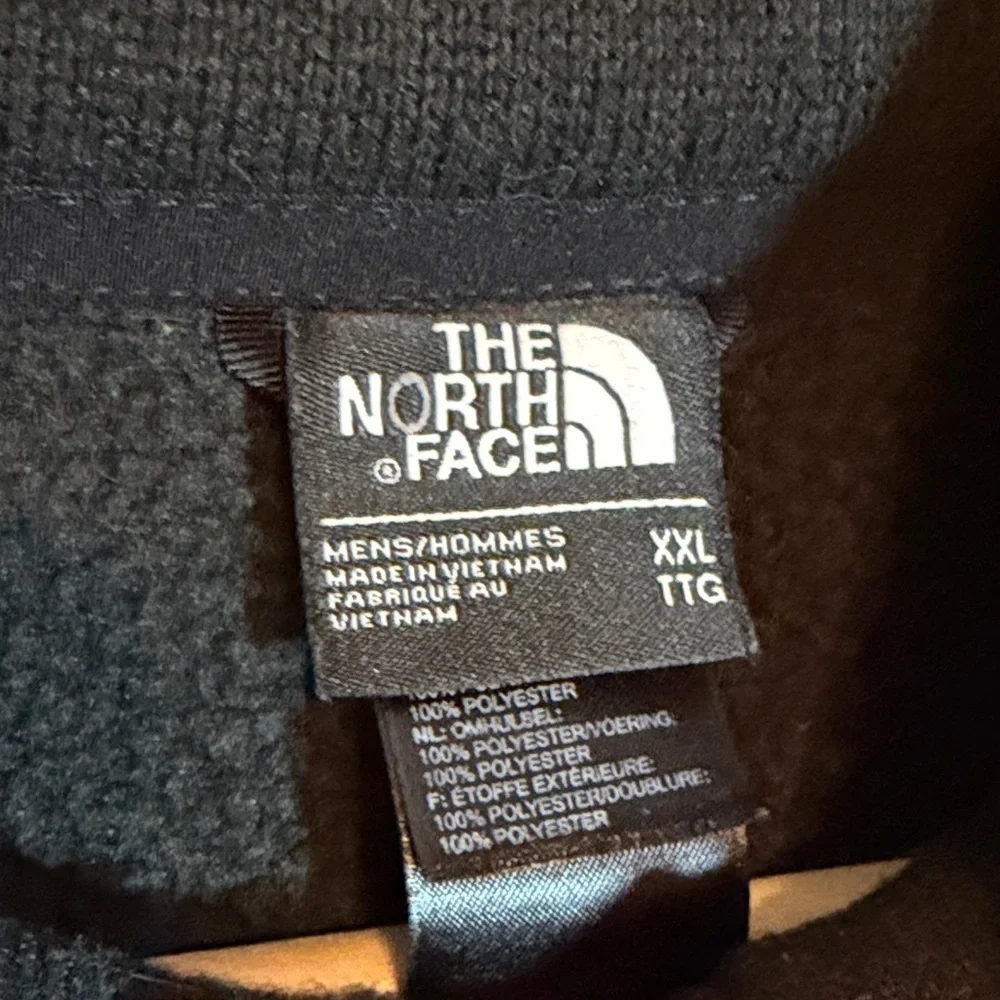 The North Face Men’s Charcoal Quarter-Zip Pullover
